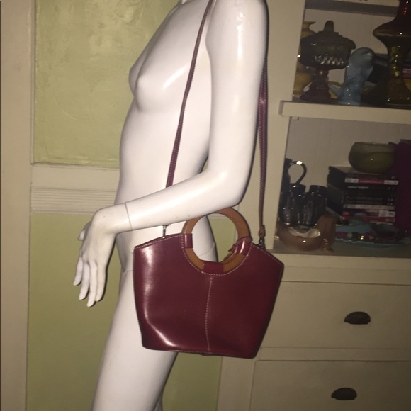 FOSSIL deep red bucket - Picture 1 of 5